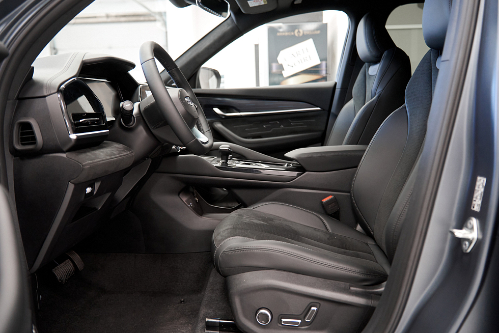 Geely Monjaro Exclusive, серый