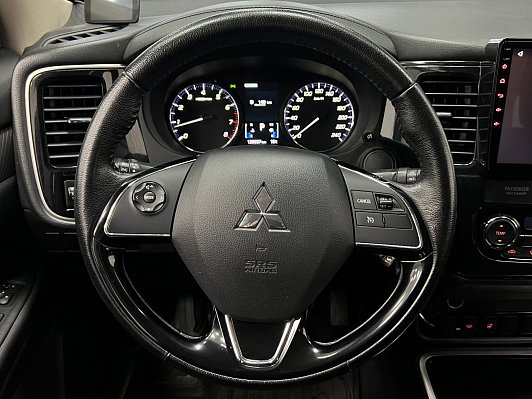 Mitsubishi Outlander Instyle, 2017 года, пробег 139000 км