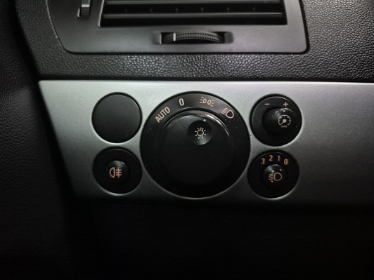 Opel Astra, 2011 года, пробег 164212 км