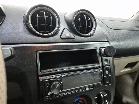 Ford Fiesta Comfort, 2004 года, пробег 220000 км