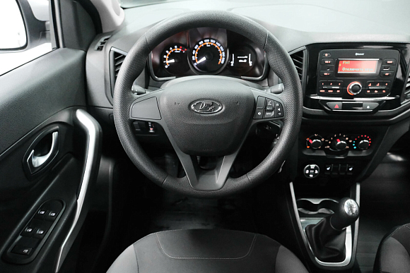 Lada (ВАЗ) XRAY Comfort, 2018 года, пробег 40000 км