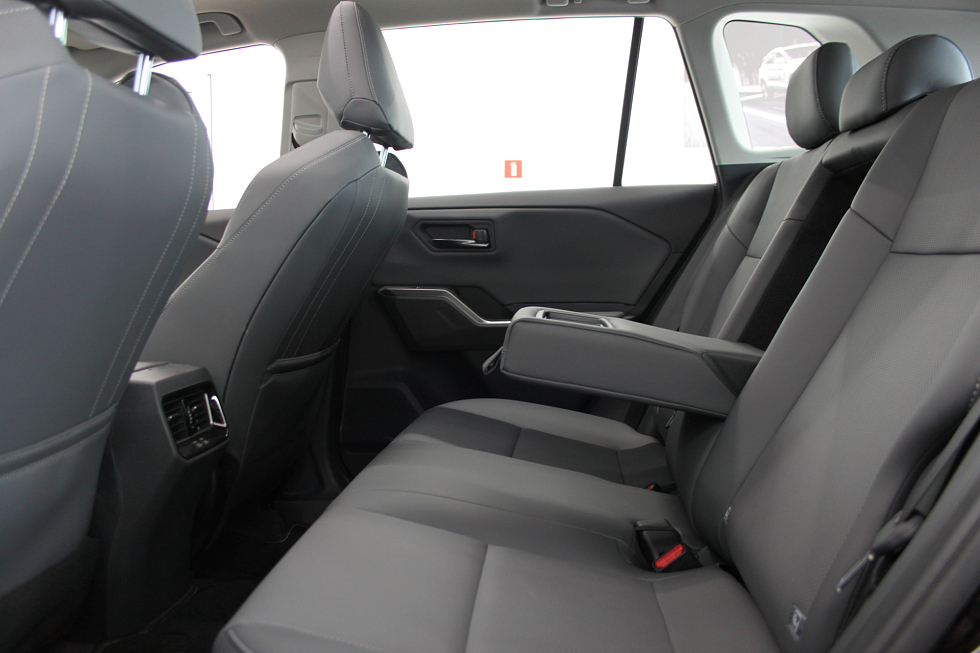 Toyota RAV4 Luxury, черный