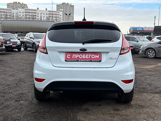 Ford Fiesta White and Black, 2018 года, пробег 125000 км