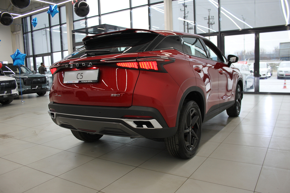 Omoda C5 Актив, красный