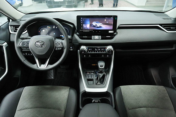 Toyota RAV4, 2025 года, пробег 142 км