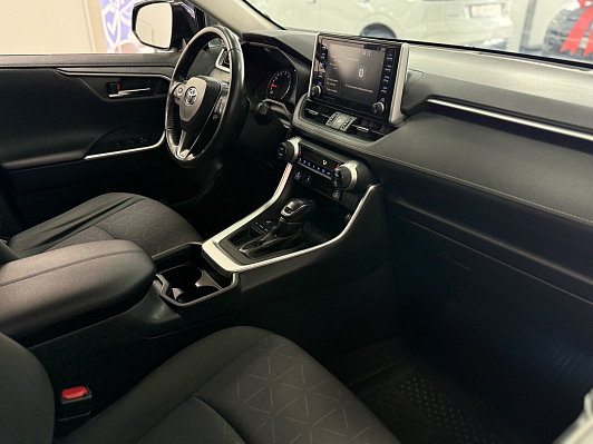 Toyota RAV4 Комфорт, 2020 года, пробег 91349 км