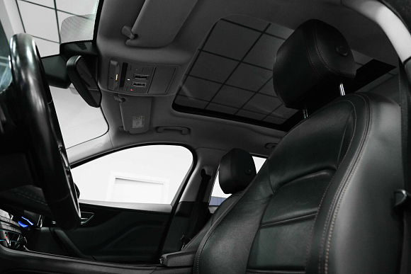 Jaguar F-Pace Pure, 2018 года, пробег 137210 км